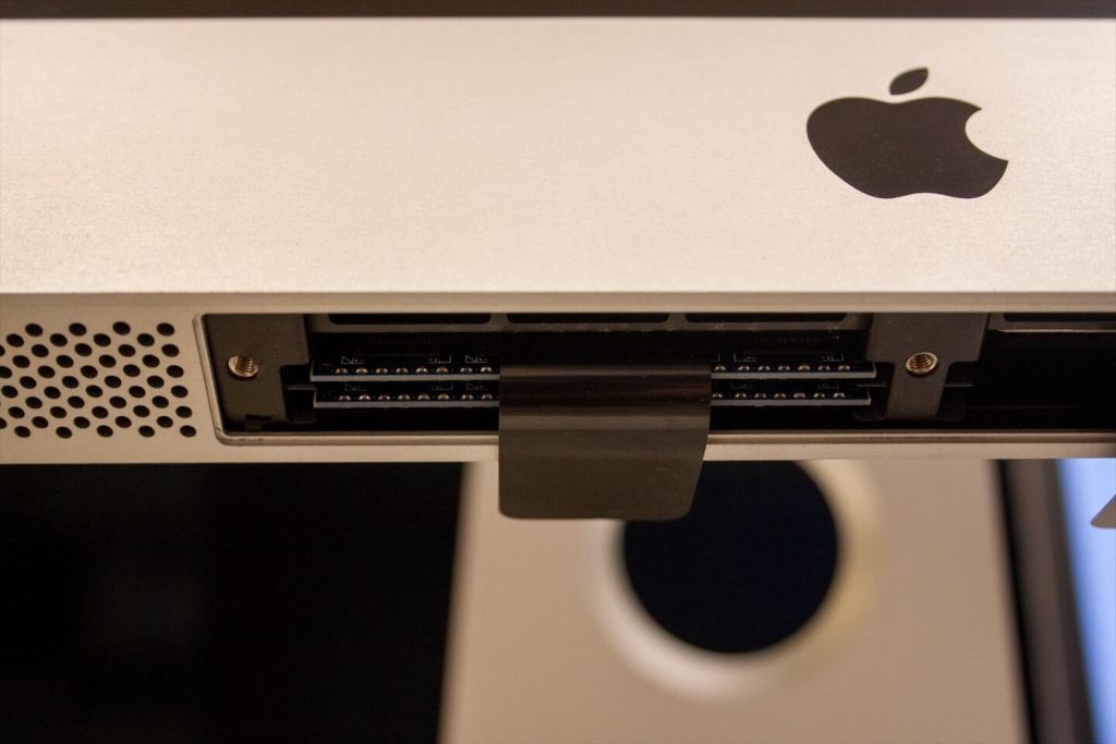 iMac (27-inch, Mid 2011)のメモリ増設、交換手順 – あの角を曲がれば 