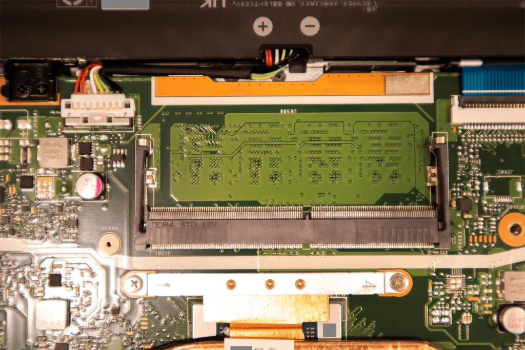 ASUS VivoBook 15 M515のメモリスロット