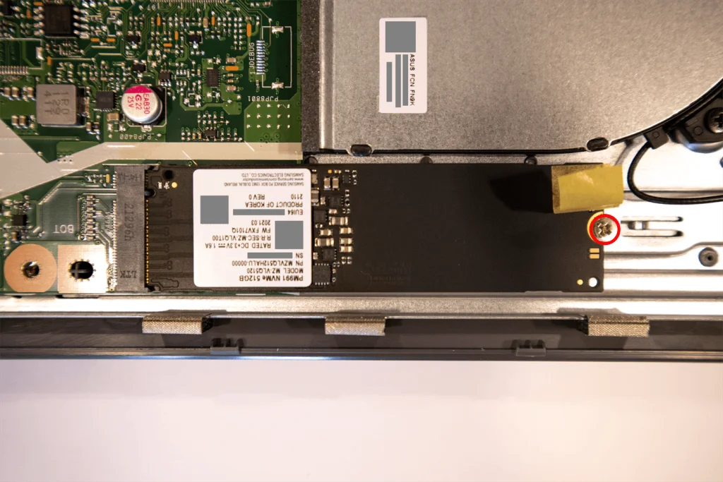ASUS VivoBook 15 M515に取り付けられているSSD