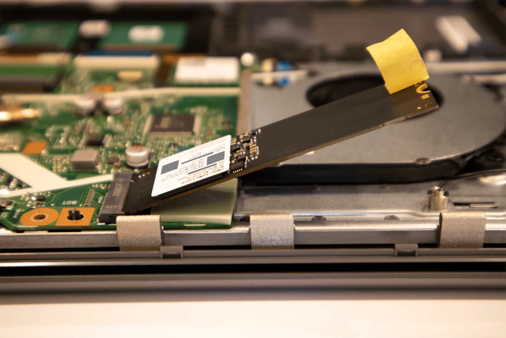 ASUS VivoBook 15 M515に取り付けられているSSD