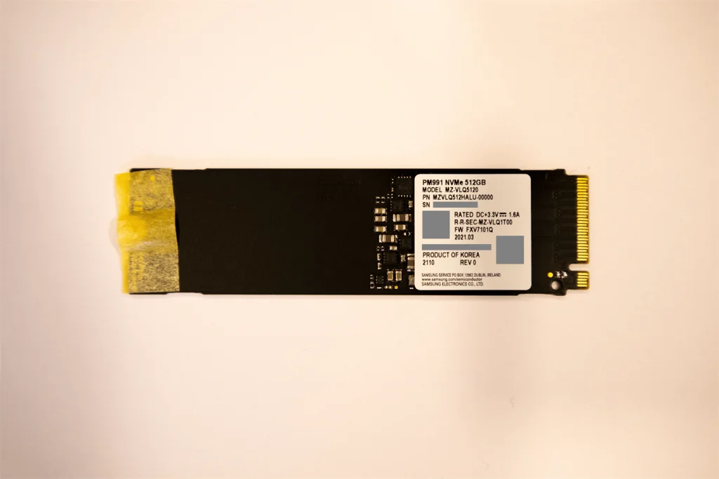 ASUS VivoBook 15 M515に取り付けられていたSSD(表)