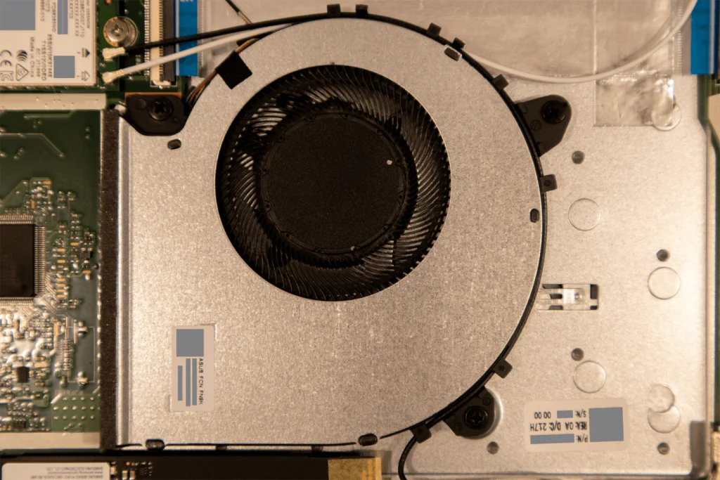 ASUS VivoBook 15 M515に取り付けられていたファン