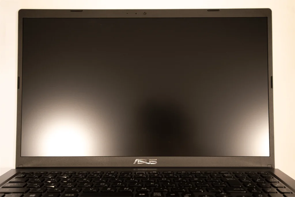 ASUS VivoBook 15 M515の画面